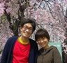  妻と桜の写真　