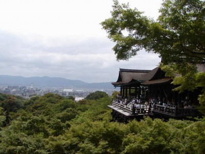清水寺からの新緑の眺めです。