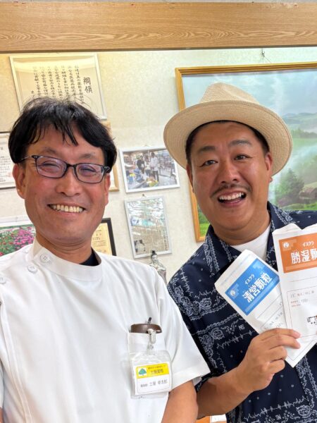 ミッチーチェンさんと土屋幸太郎が笑顔で並ぶアップ写真。YouTube Live『東洋医学で整える本当の健康とダイエット』収録後の記念撮影。