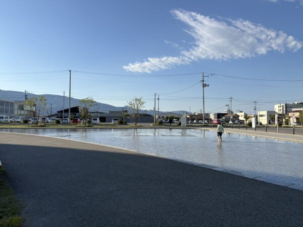 長井市くるんとでの水遊び