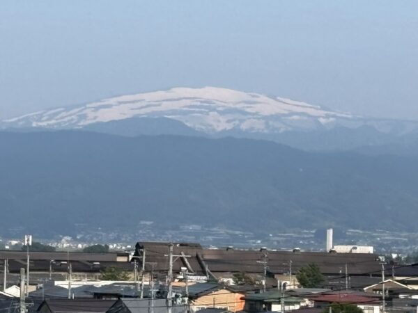 手湿疹・主婦湿疹の漢方相談を紹介するブログ記事と月山の風景