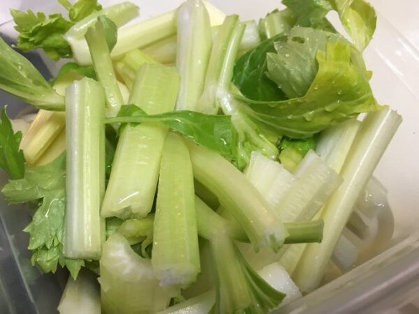 耳鳴りの食養生に取り入れたい香りのよい食材セロリ